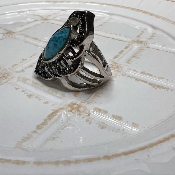Vintage Style Turquoise Statement Ring Size 8 Marquise Stone with Black Accents - Picture 4 of 5